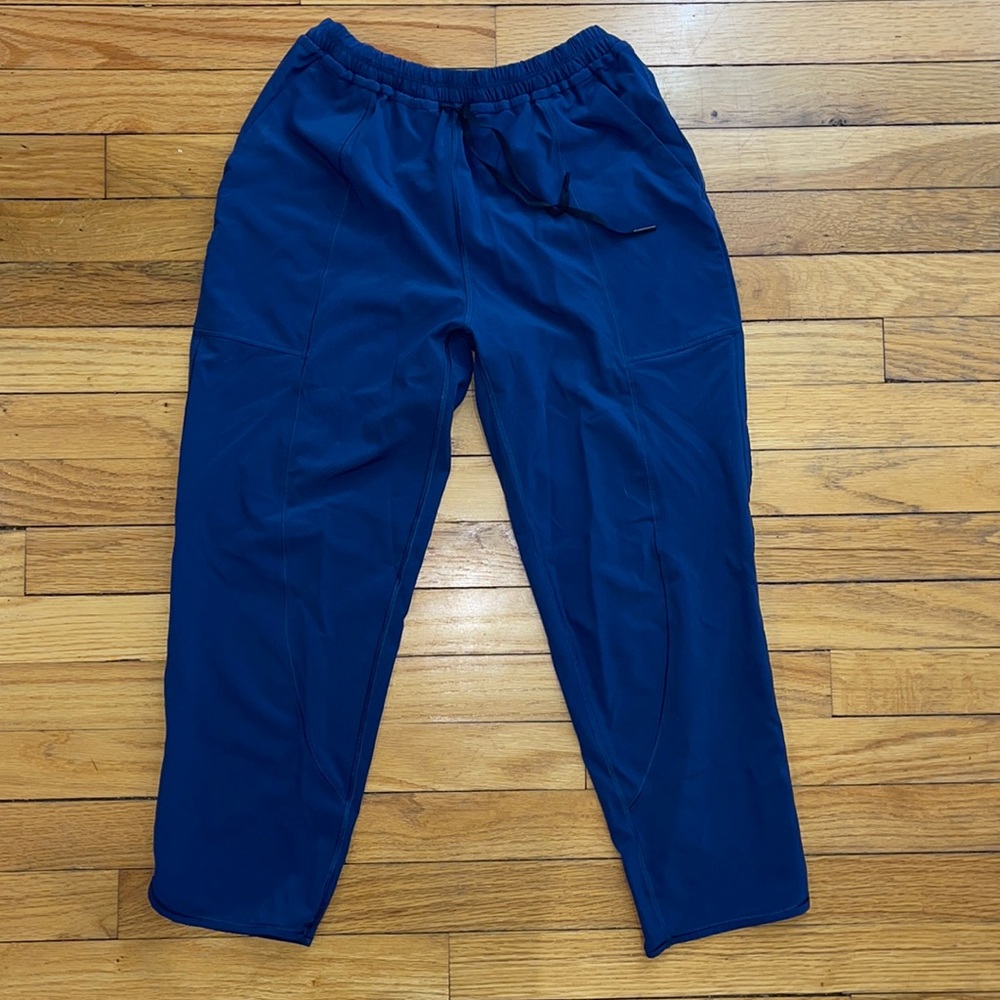 Lululemon size 4 Capri joggers